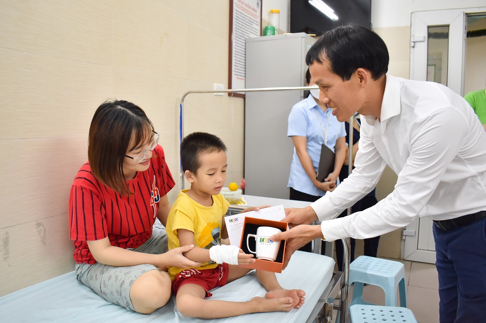 Tập đoàn CEO mang Tết Thiếu nhi tới trẻ em có hoàn cảnh đặc biệt - Tập đoàn CEO